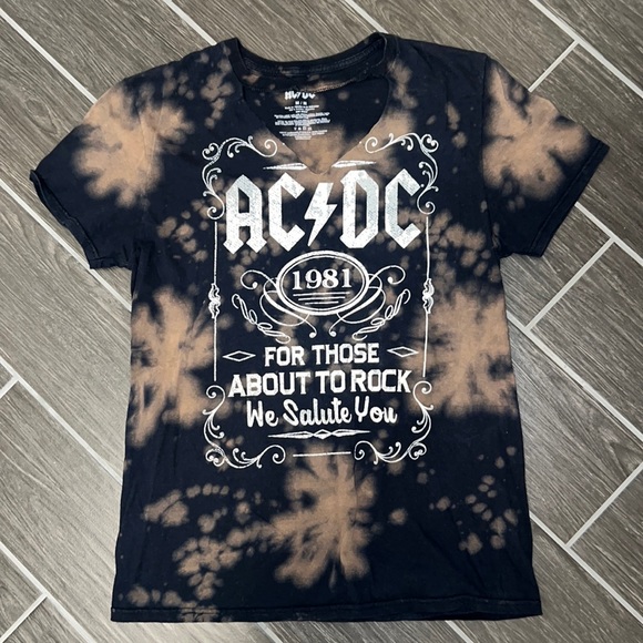 ACDC Tops - AC⚡️DC Distressed Band Tee M